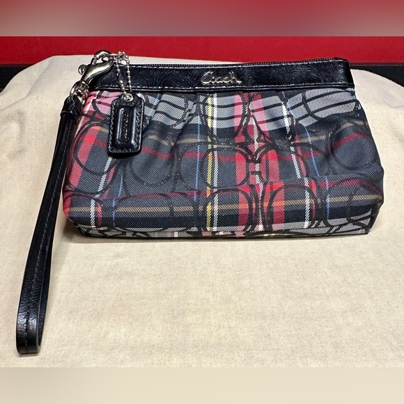 Coach Black Tartan Plaid Wristlet Classic Signature Logo Design 4”x6”x1” - Picture 1 of 10